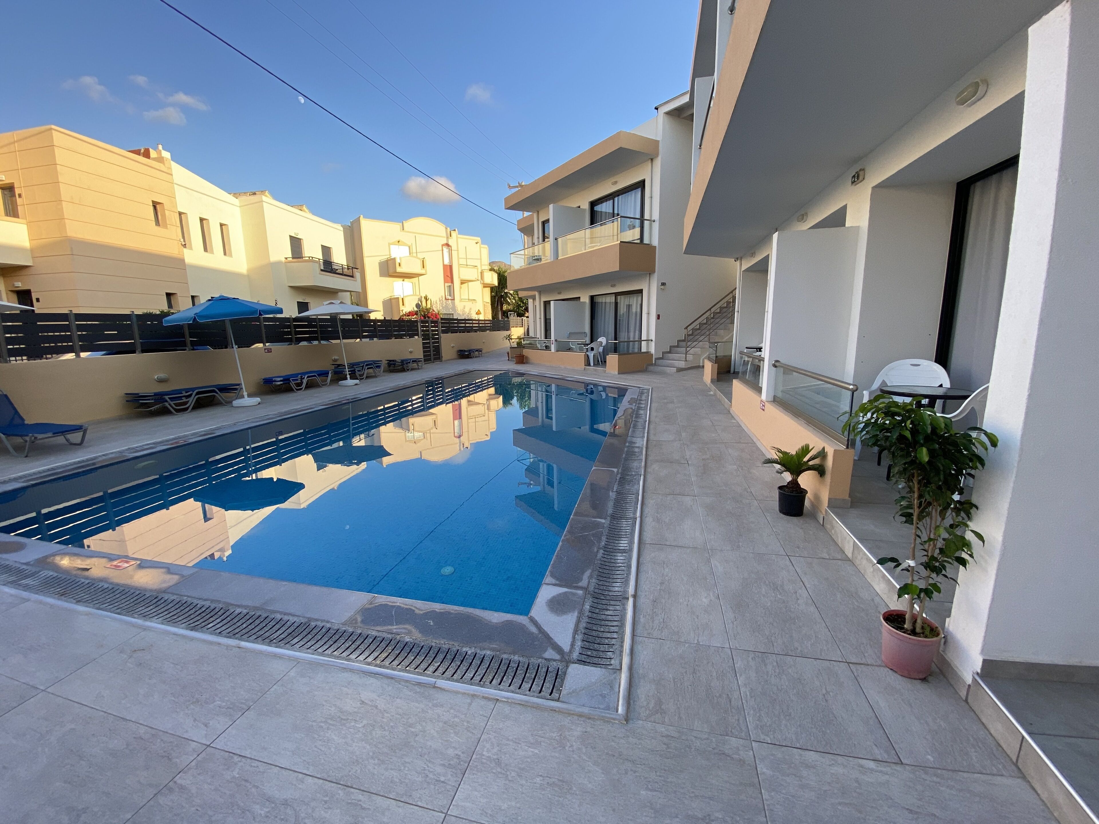 Double Room Pool Front Sharing Pool | Premium bedding, individually furnished, soundproofing, free WiFi