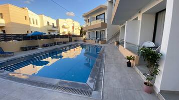 Double Room Pool Front Sharing Pool | 1 bedroom, premium bedding, individually furnished, soundproofing