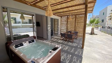 デラックス スイート ジェットバス ガーデンビュー | 1 室のベッドルーム、高級寝具、客室ごとに異なるインテリア、防音設備