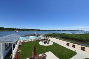 Panorama penthouse, 2 queensize bedden, uitzicht op de baai | Terrein van de accommodatie