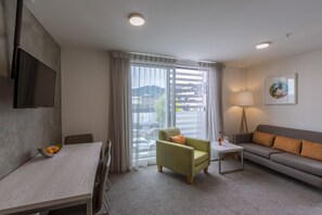 泰普尔床垫、办公桌、隔音、熨斗/熨衣板