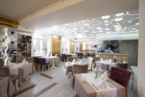 Colazione a buffet, servita tutte le mattine (500 RUB a persona) 