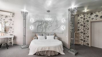 Deluxe Studio Suite, Jetted Tub | City view