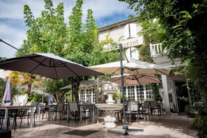 Frühstück, Mittagessen, Abendessen, regionale Küche