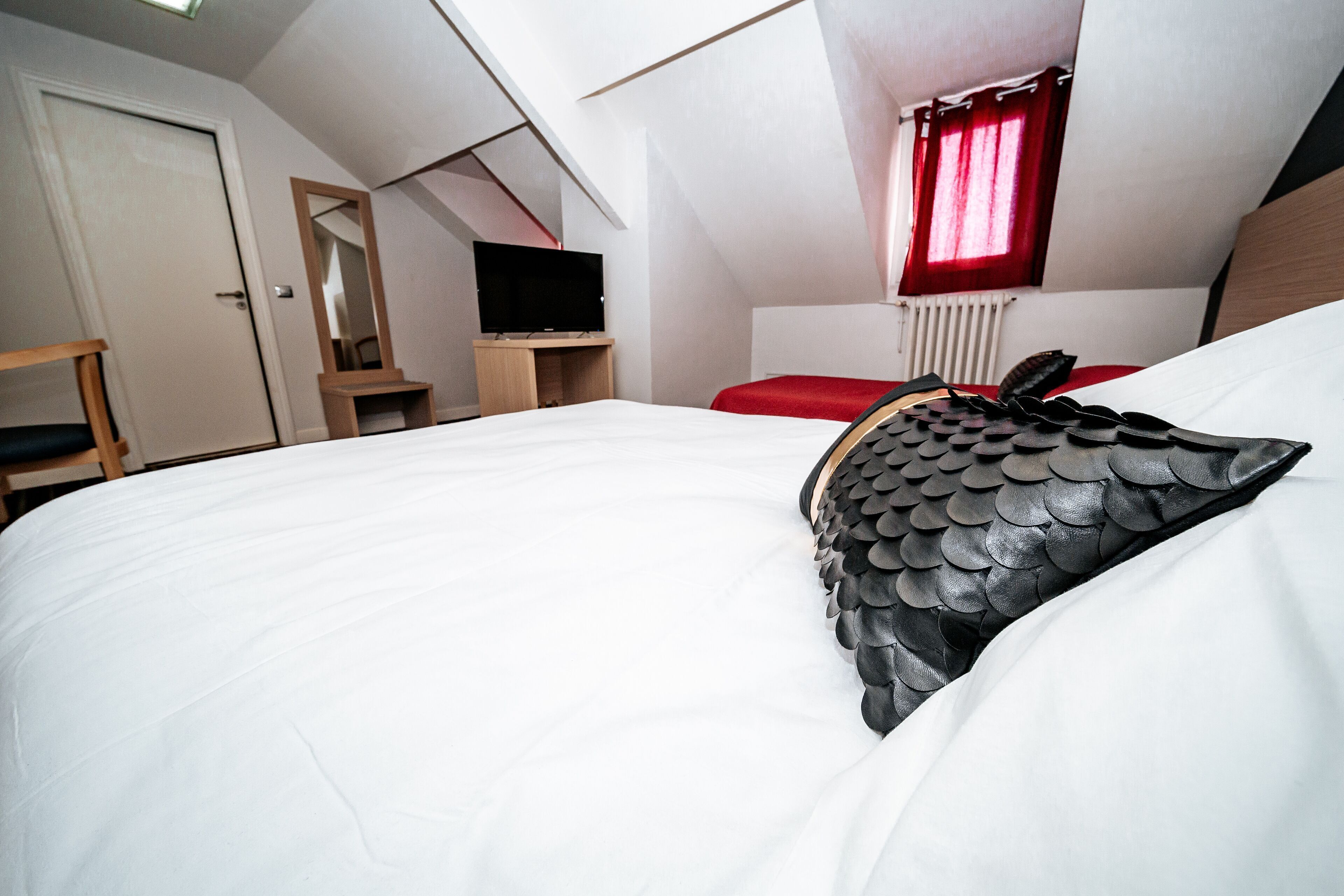 Premium bedding, in-room safe, individually decorated