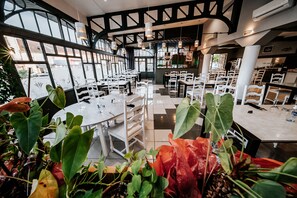 Frühstück, Mittagessen, Abendessen, regionale Küche