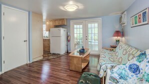 Cottage, Bay View | Living room | Flat-screen TV - Pine Island Paradise Resort (Matlacha)