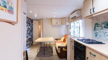 Club Bungalow, 2 Bedrooms, Kitchenette, Garden View | Premium bedding, desk, free WiFi, bed sheets