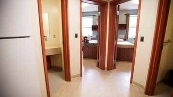 Single Room with Shared Bathroom (Residence Complex) | Desk, iron/ironing board, free WiFi, bed sheets