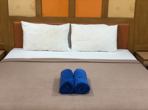 Habitación doble superior | Escritorio y internet por cable gratis 
