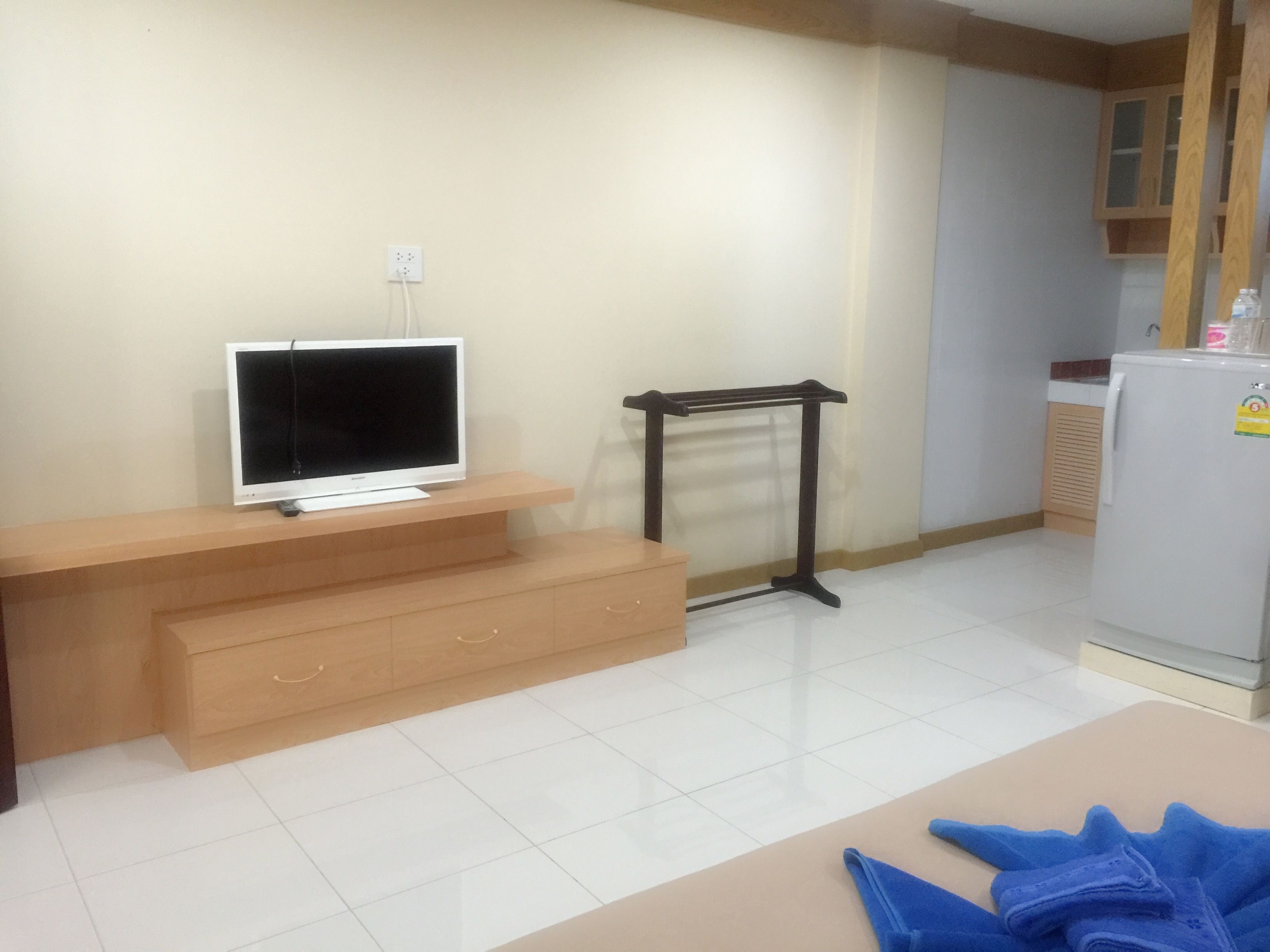 standard double room | desk, free wired internet