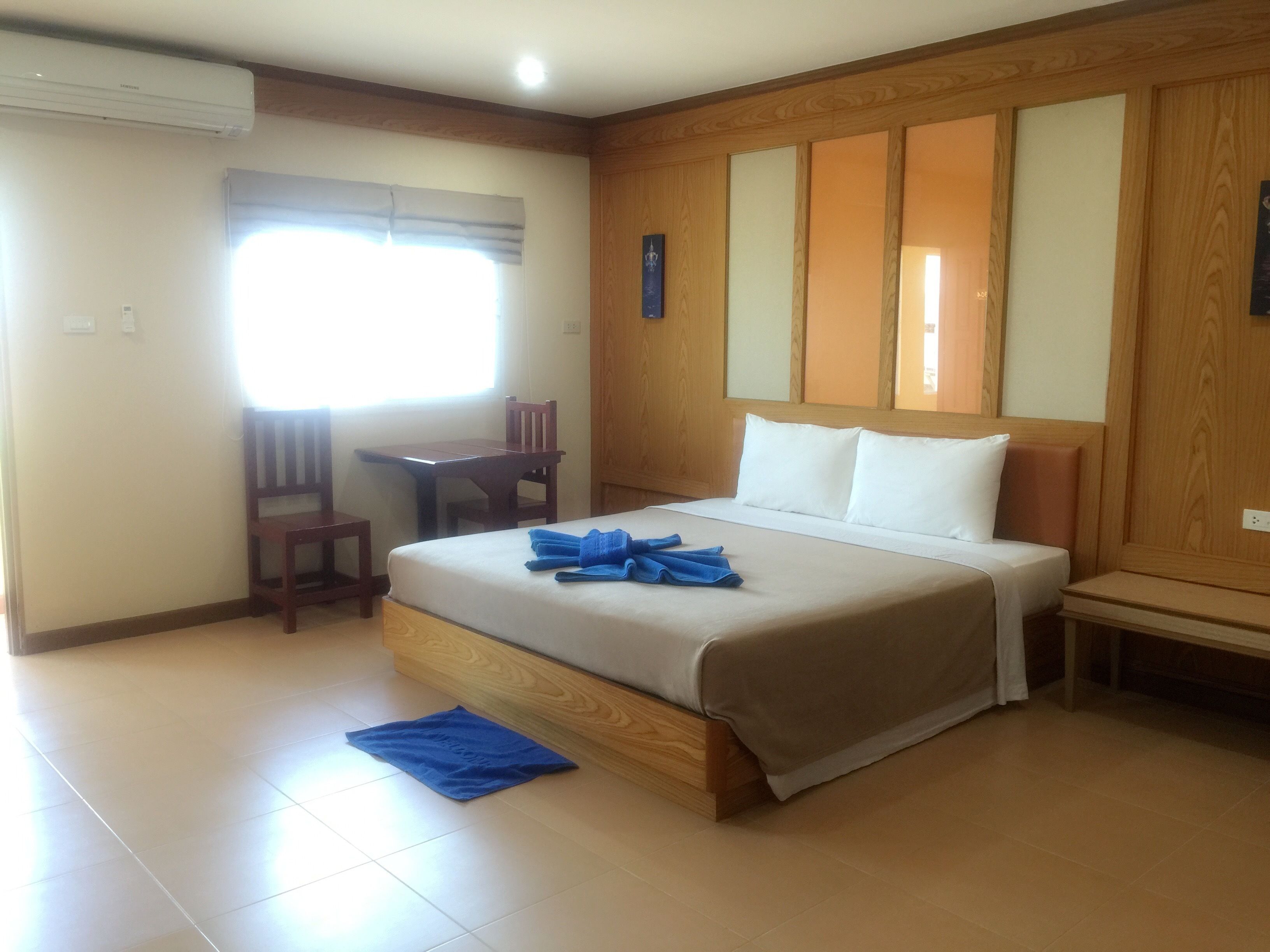 standard double room | desk, free wired internet