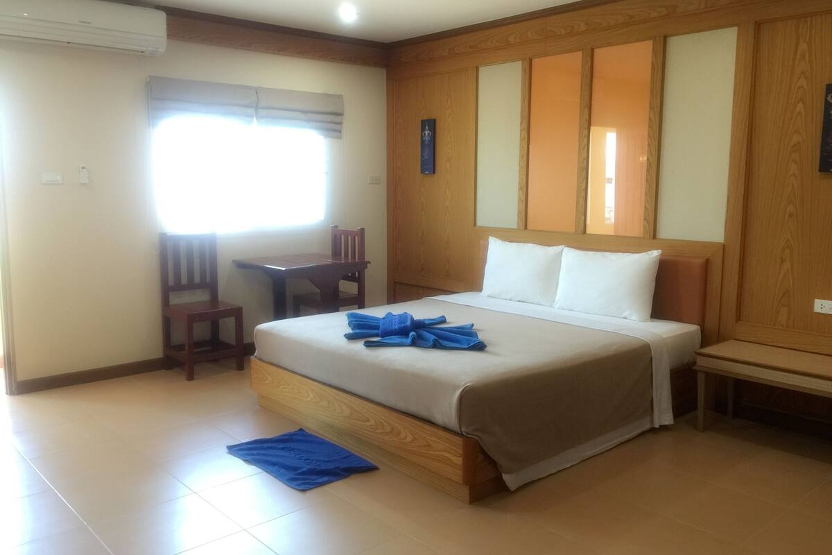 standard double room | desk, free wired internet