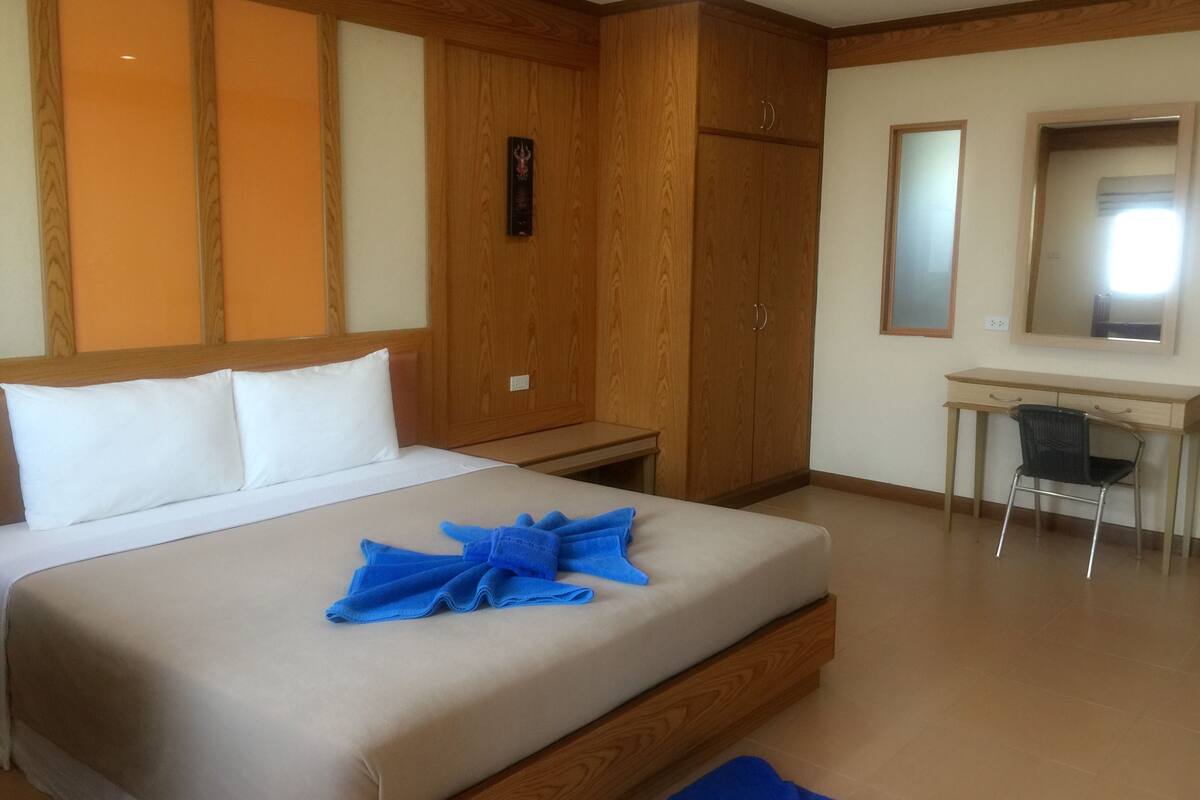 desk, free wired internet