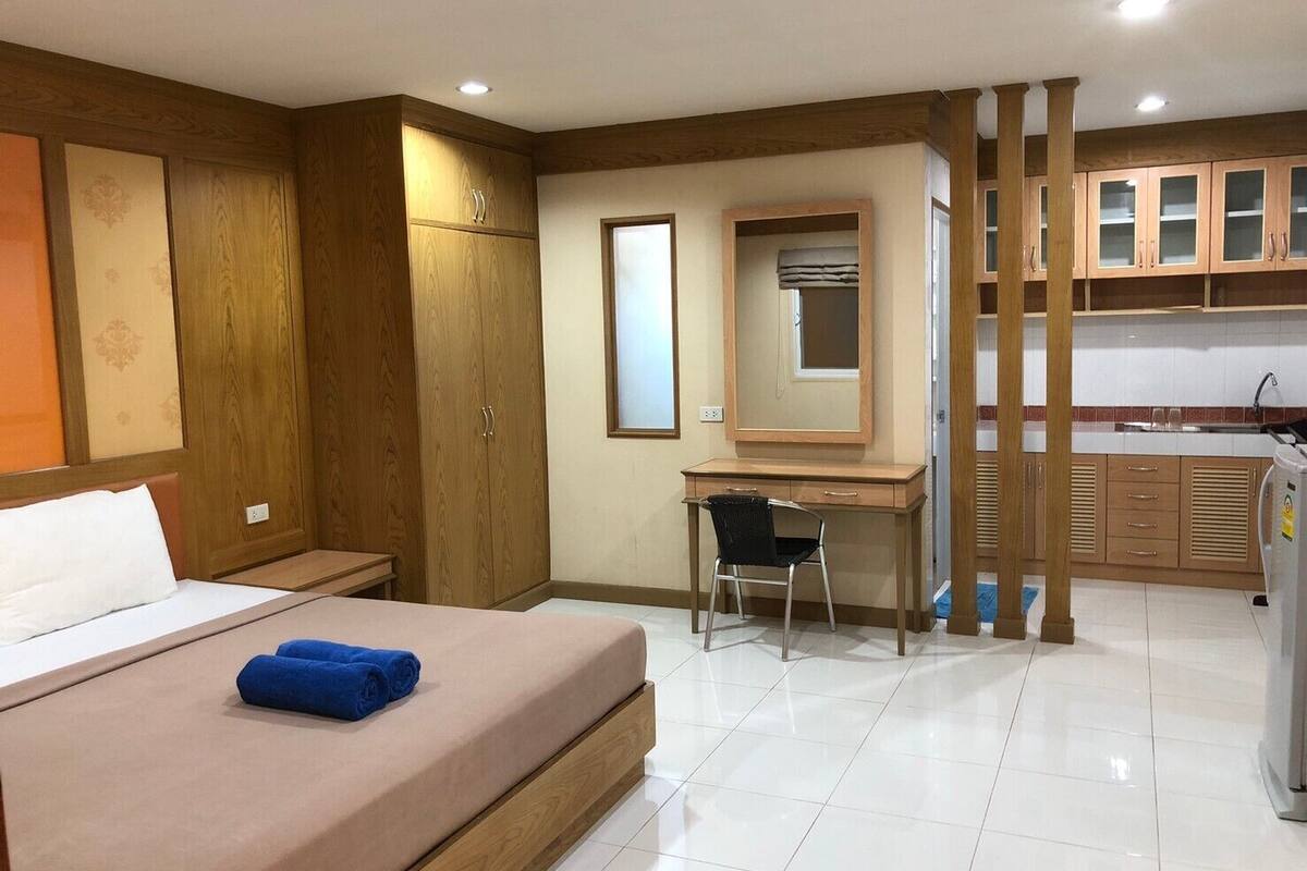 standard double room | desk, free wired internet