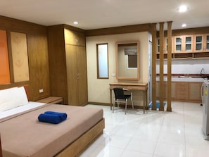 Chambre Double Standard | Bureau, Internet gratuit par câble