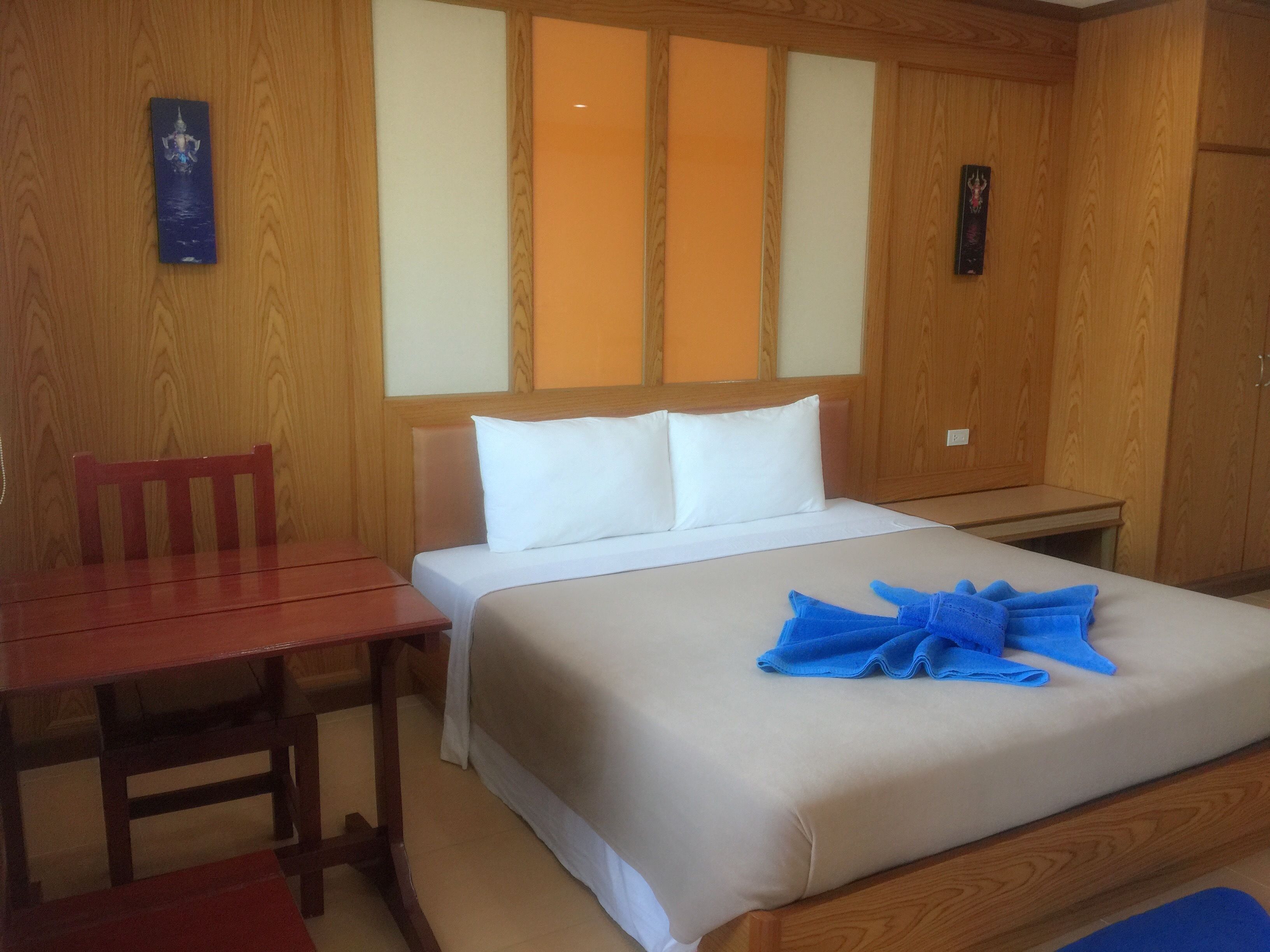 standard double room | desk, free wired internet