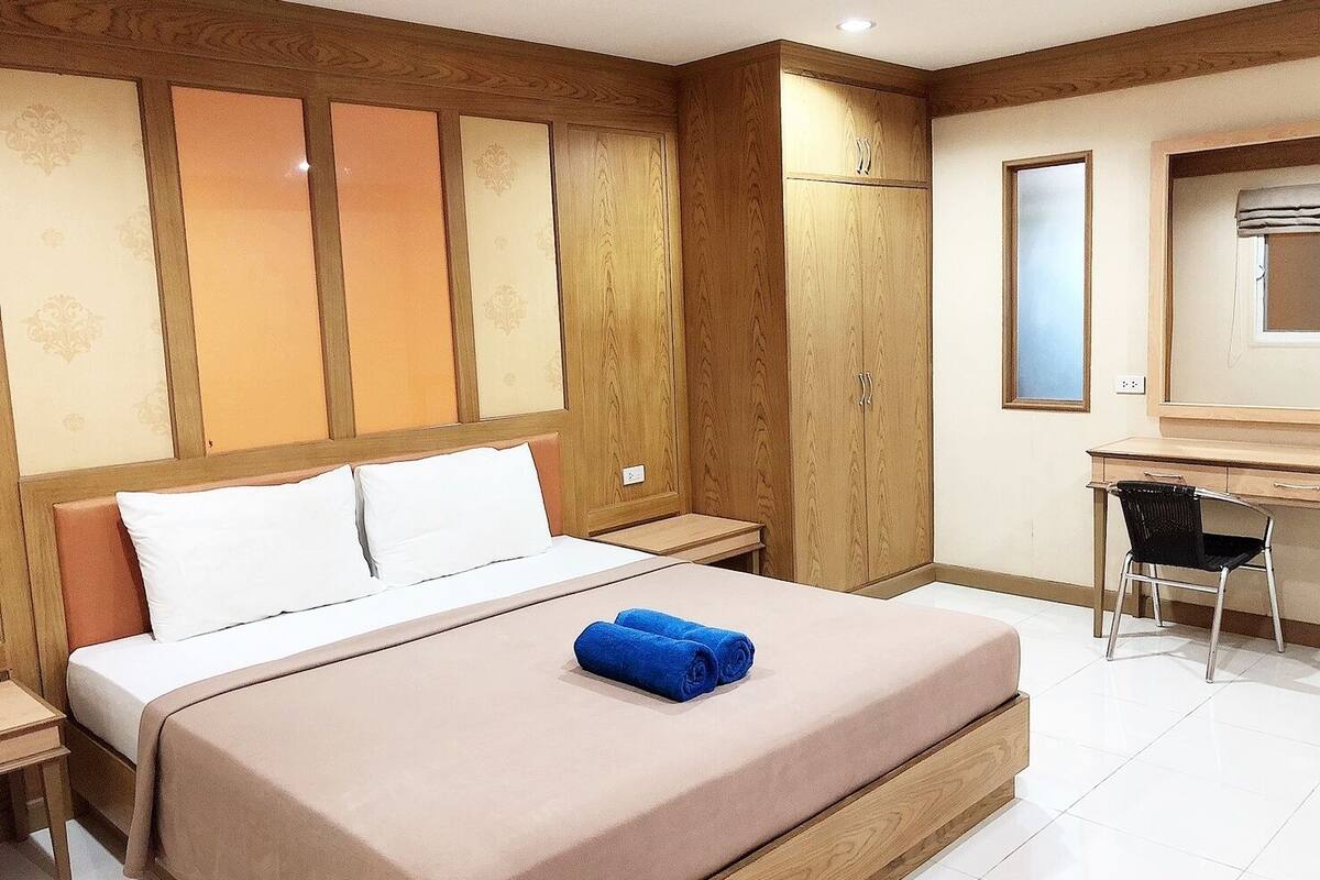 desk, free wired internet