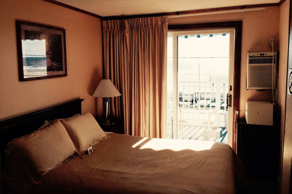 Standaard kamer, 1 queensize bed, uitzicht op het strand, aan zee | 1 slaapkamer, lakens van Egyptisch katoen, luxe beddengoed, gratis wifi
