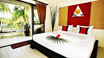 Quarto casal luxo (Air-Condition) | Cofres nos quartos, escrivaninha, cortinas blackout, Wi-Fi de cortesia