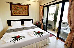 Deluxe Double Room (Air-Condition)