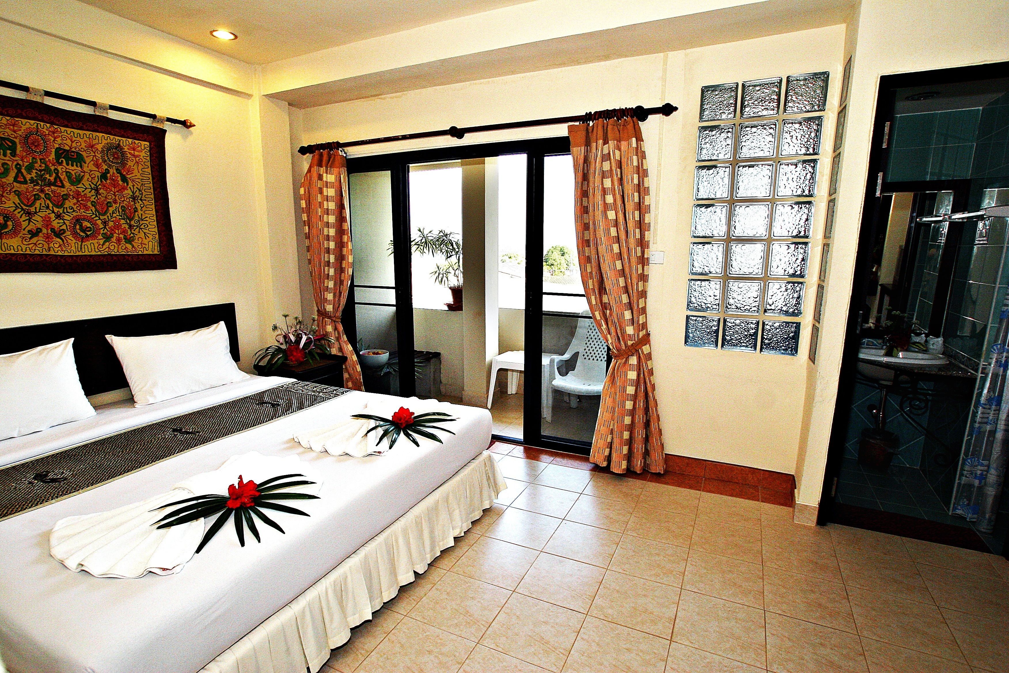 deluxe double room (air-condition) | in-room safe, desk, blackout curtains, free wifi