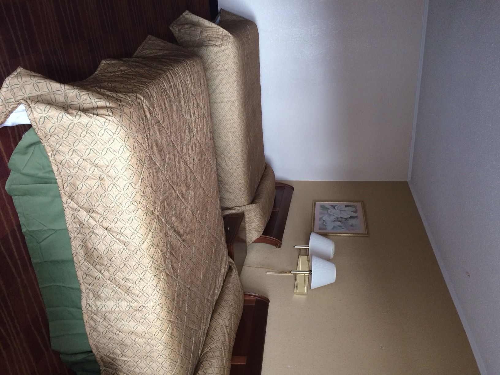 غرفة عادية - سريران مزدوجان