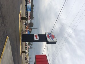 المنشأة من الخارج