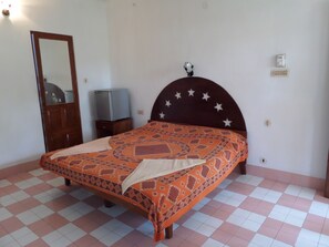 1 bedroom, in-room safe, desk, iron/ironing board