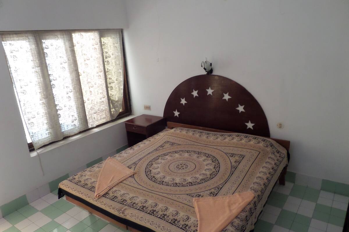 Deluxe Non Ac Room | 1 bedroom, in-room safe, desk, iron/ironing board