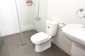 Douche, serviettes fournies