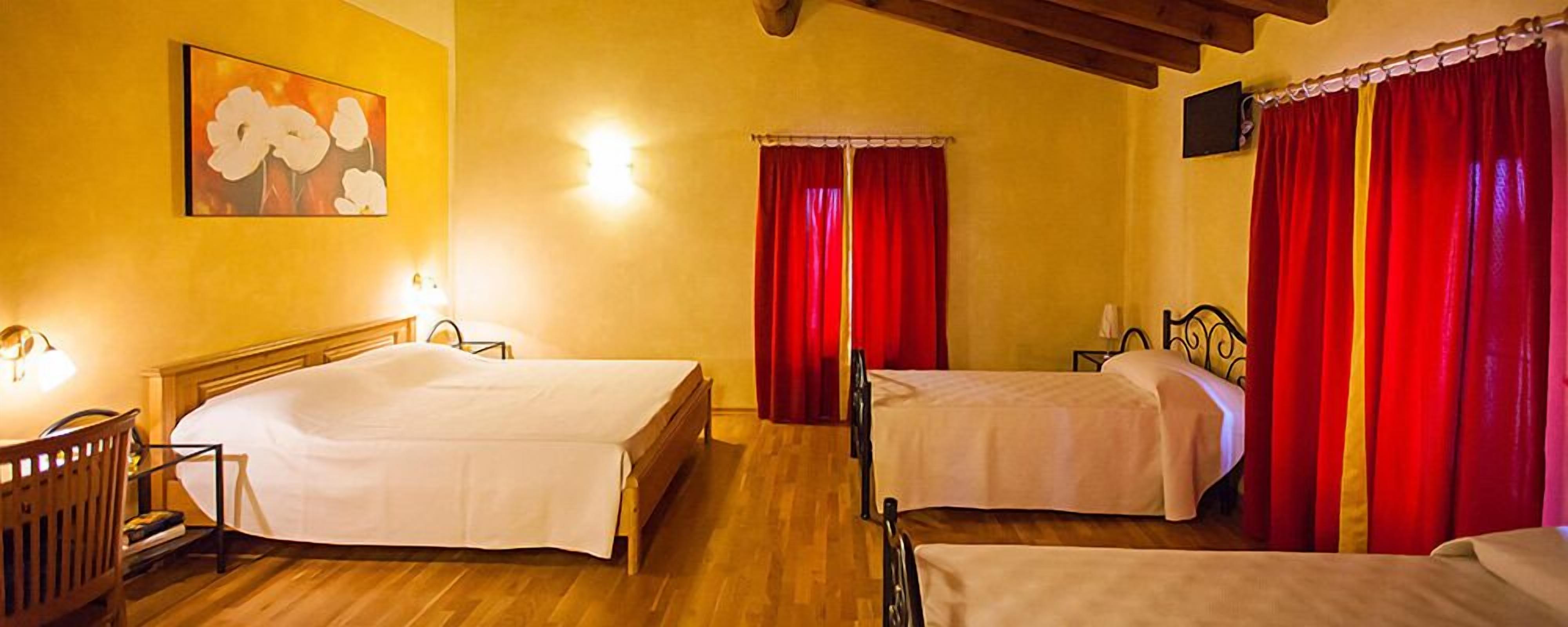 1 bedroom, premium bedding, minibar, in-room safe