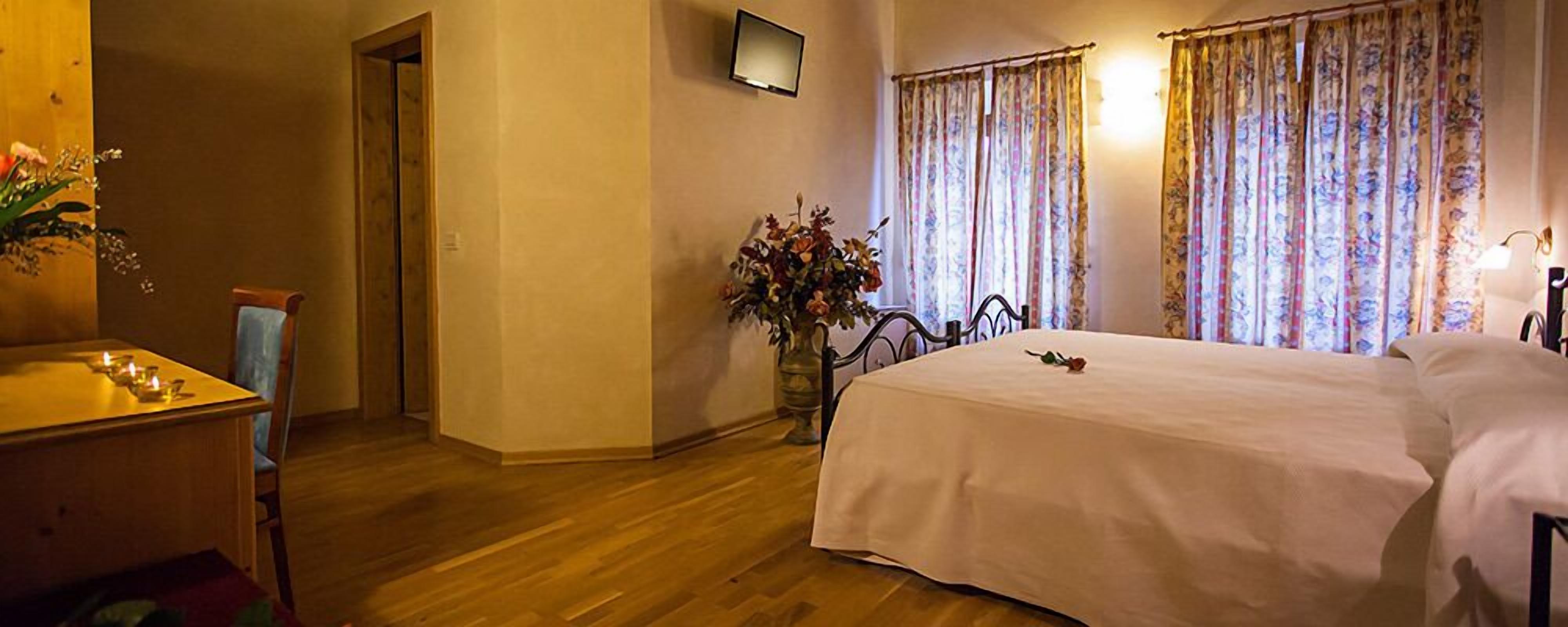 deluxe double room, non smoking, valley view | 1 bedroom, premium bedding, minibar, in-room safe