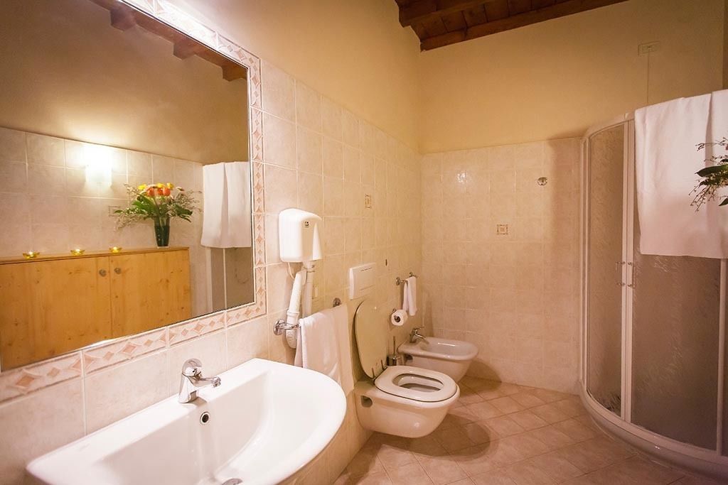 deluxe double room, non smoking, valley view | bathroom | free toiletries, hair dryer, bidet, towels