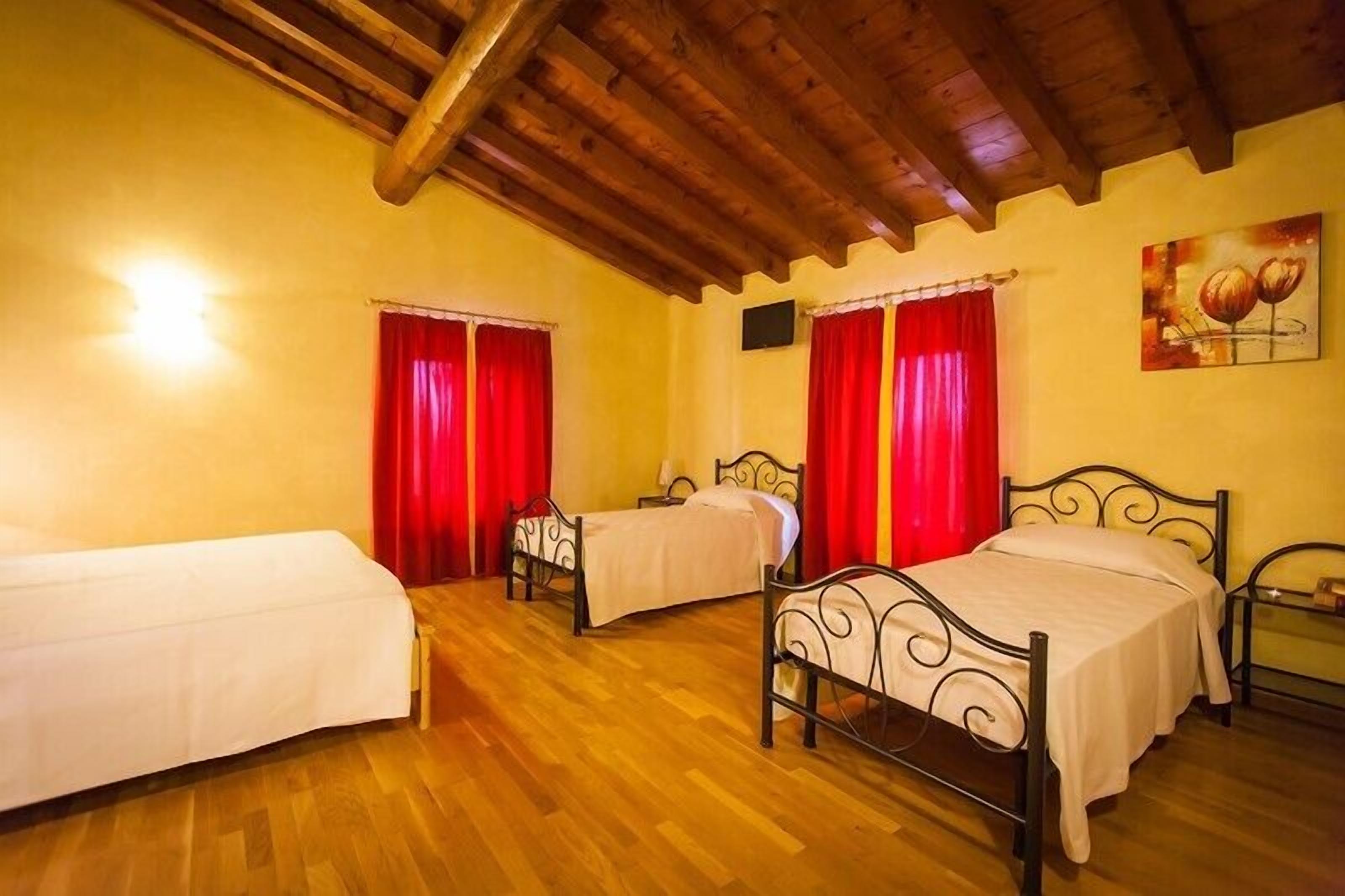 1 bedroom, premium bedding, minibar, in-room safe