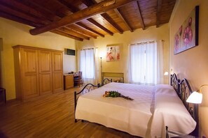 Habitación Deluxe doble, no fumadores, vistas al valle | 1 dormitorio, ropa de cama de alta calidad, minibar y caja fuerte