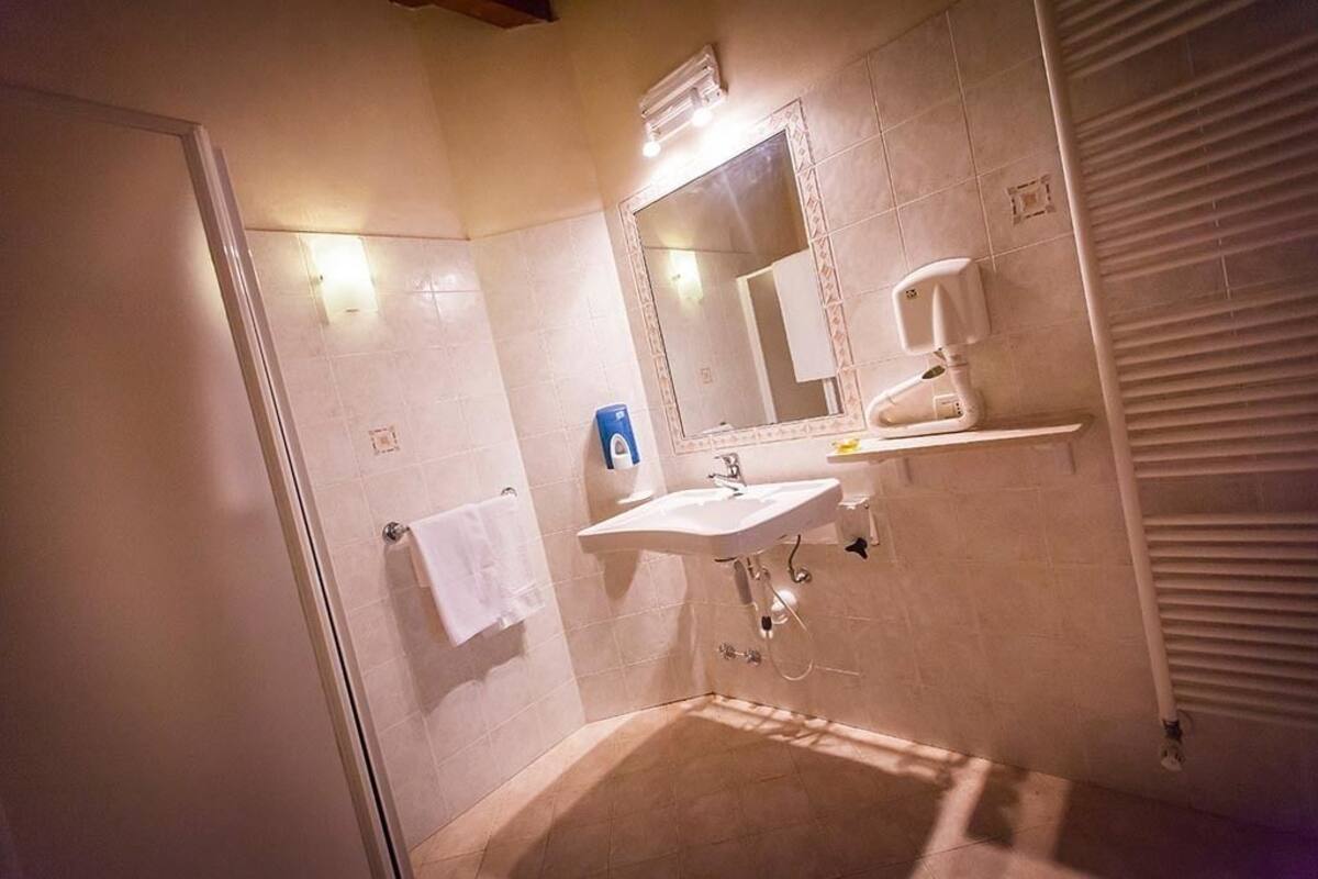 superior double or twin room | bathroom | free toiletries, hair dryer, bidet, towels