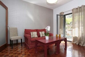 House, 3 Bedrooms | Living room