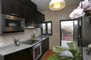 House, 3 Bedrooms | Private kitchen
