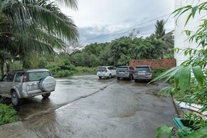 Bãi đậu xe tự phục vụ miễn phí