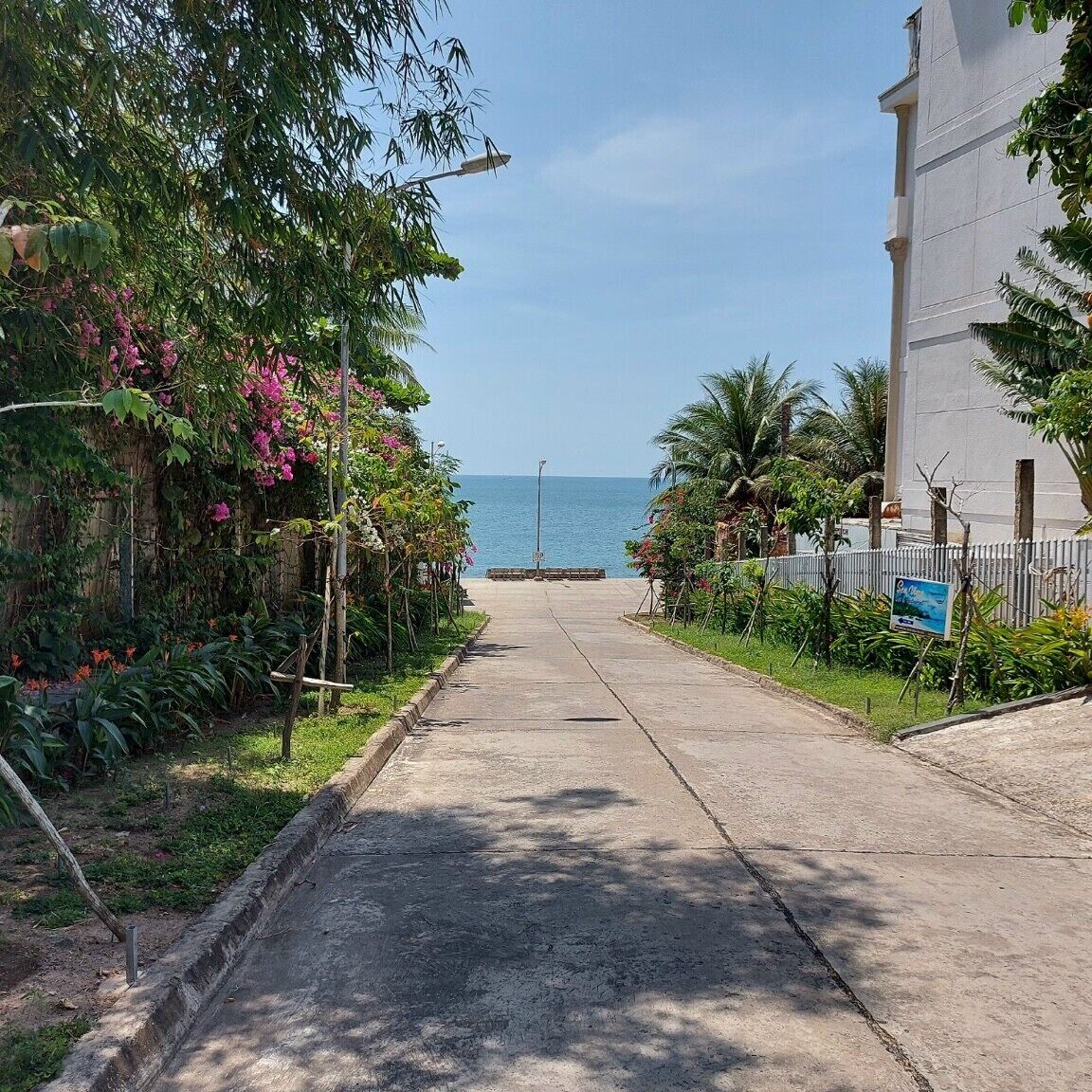 Dormitorio compartido superior | Minibar, escritorio, cortinas opacas y sistema de insonorización