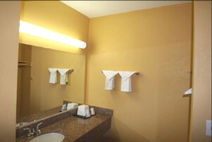 淋浴/盆浴组合、免费洗浴用品、毛巾