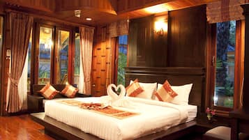 Traditional Bungalow | Minibar, in-room safe, desk, rollaway beds