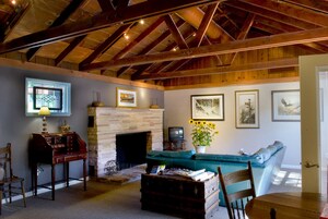 2 bars/lounges, wine bar