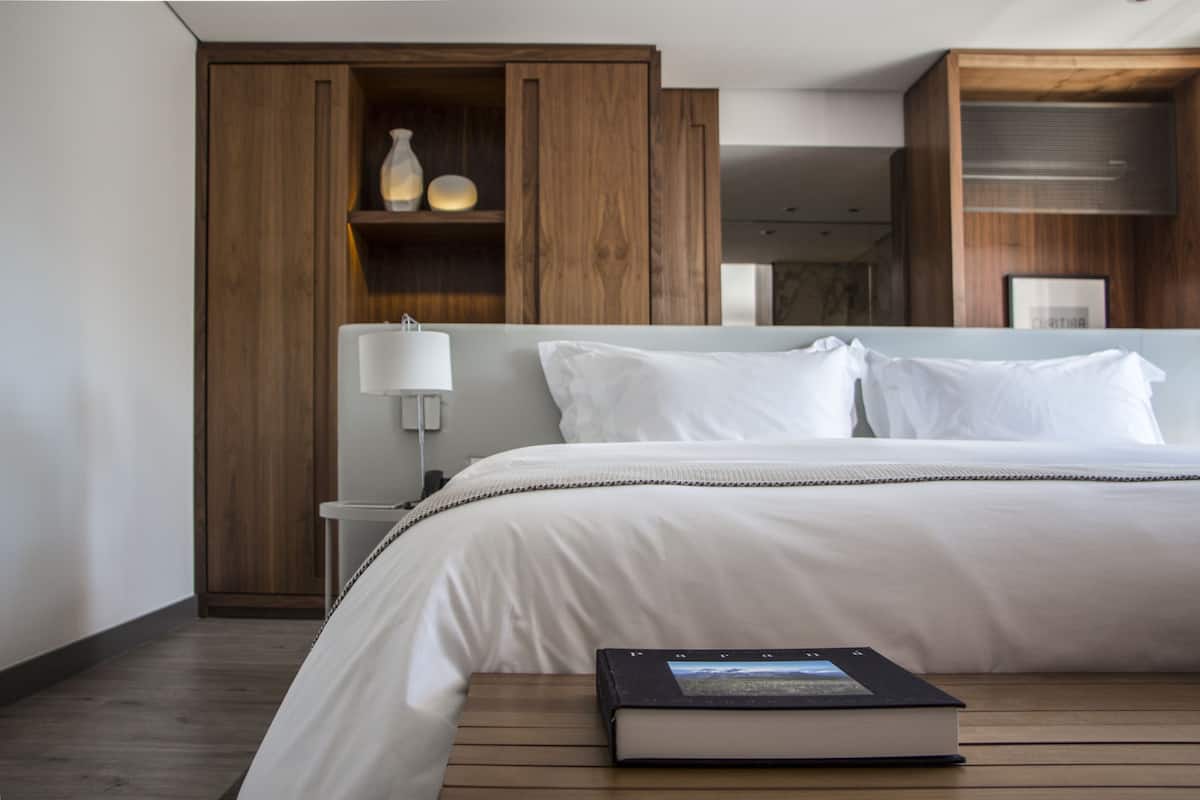 Hochwertige Bettwaren, Minibar, Zimmersafe, Schreibtisch
