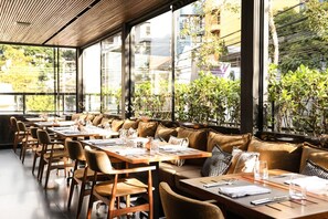 Breakfast, lunch and dinner served - Nomaa Hotel (Curitiba)