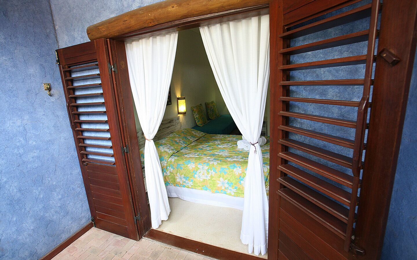 QUARTO TRIPLO COM VARANDA | Varanda coberta