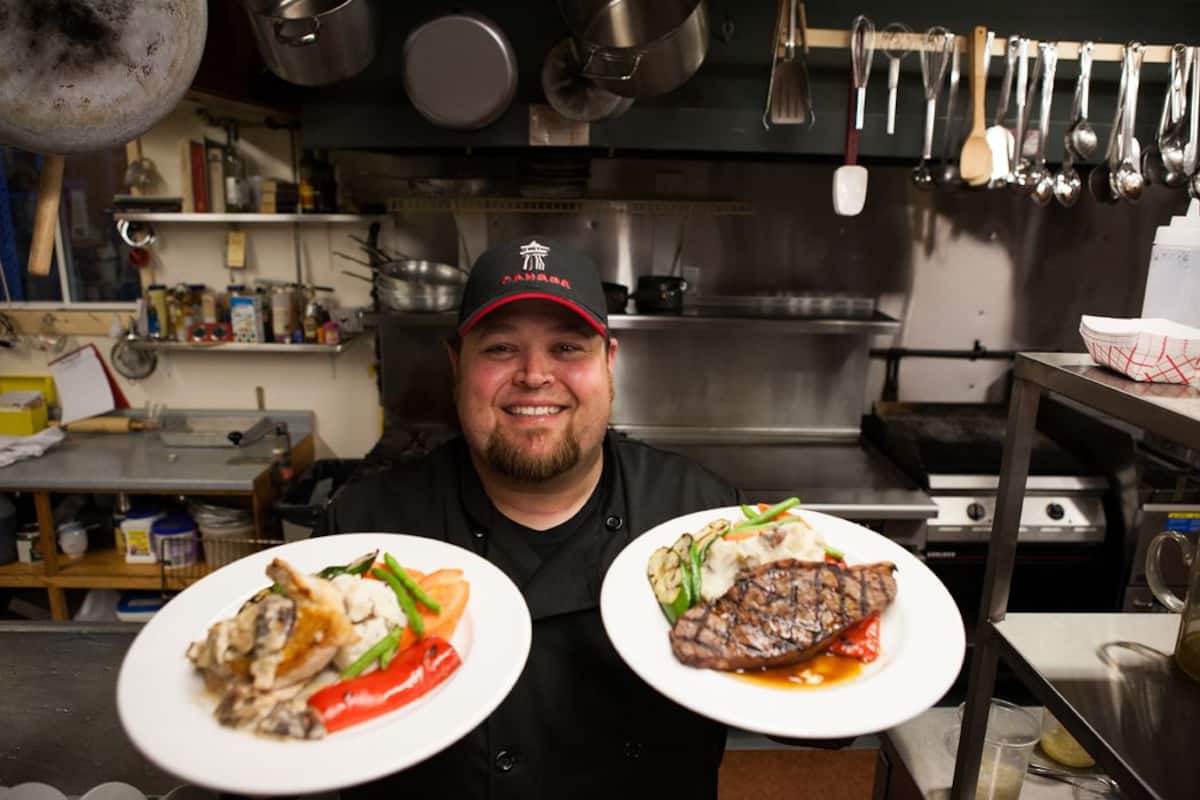 breakfast, lunch and dinner served