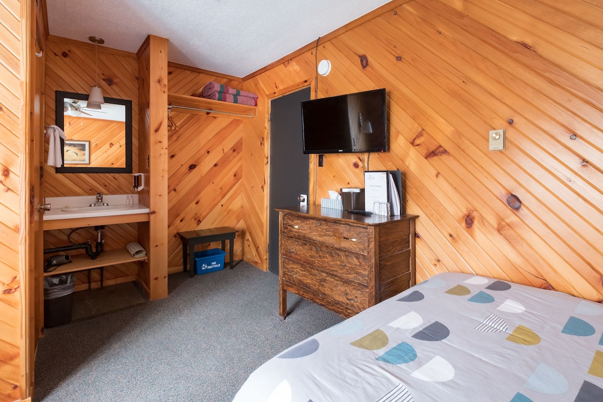 treeview room - 2 doubles | individually decorated, individually furnished, blackout curtains