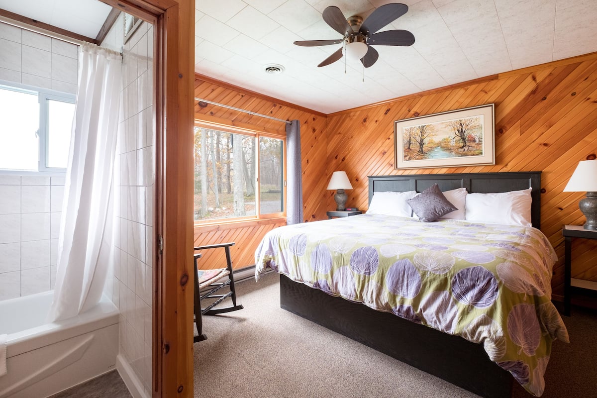 room | individually decorated, individually furnished, blackout curtains